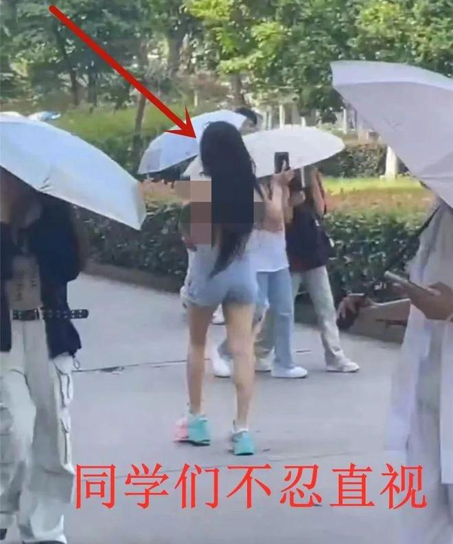 美女裸奔(免费观看已满十八岁电视剧悠悠然然)